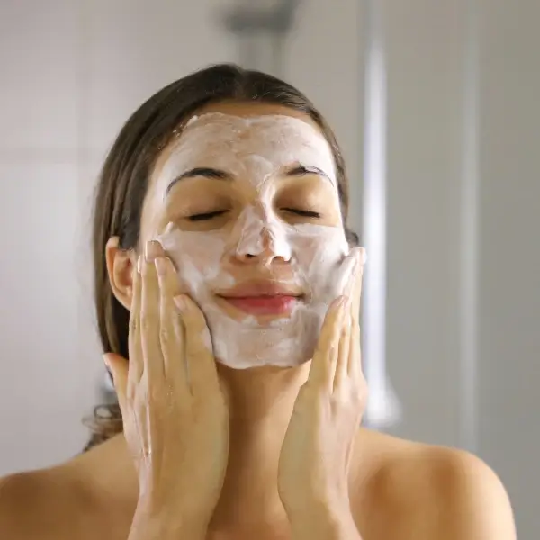 איך לשמור על הפנים שלך נקיות